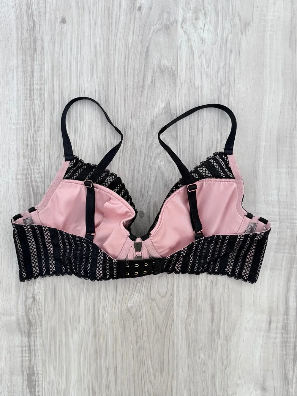 Victoria's Secret Lace Lightly Lined Plunge Bra